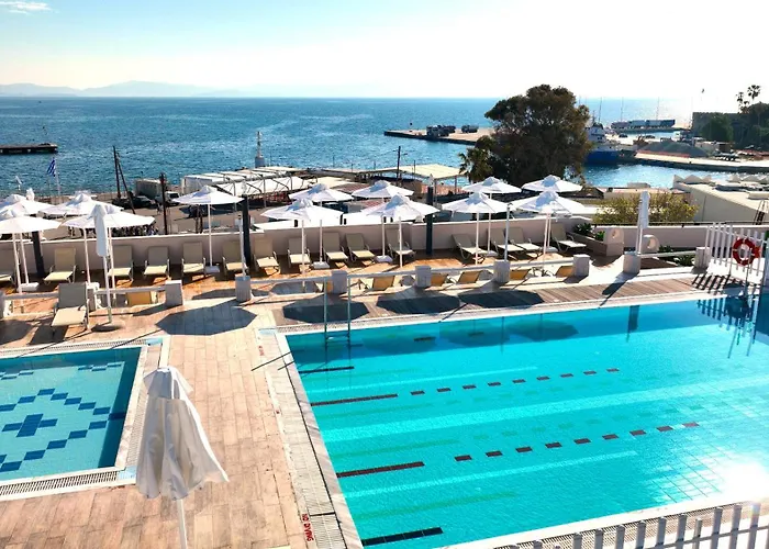 Kosta Palace מלון 4*