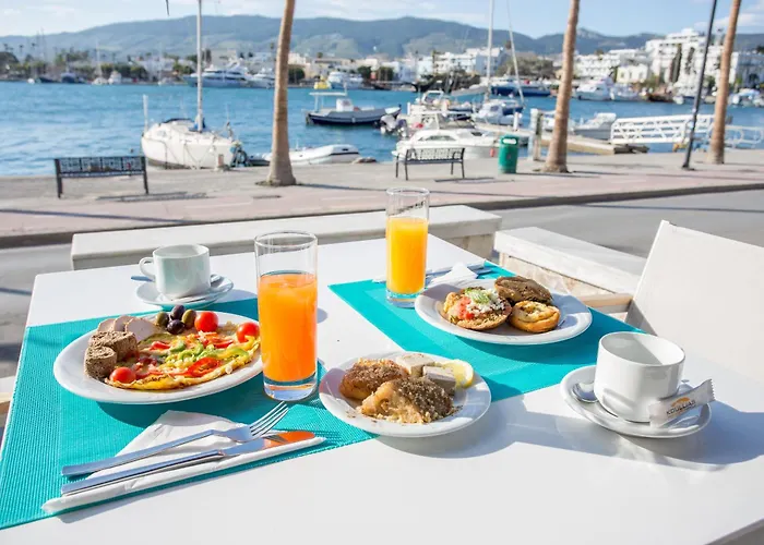 Kosta Palace מלון 4*