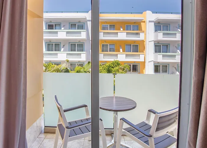 Kosta Palace 4* העיירה קוס