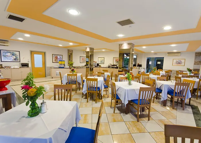 מלון Kosta Palace 4*