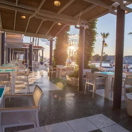 호텔 Kosta Palace 4*