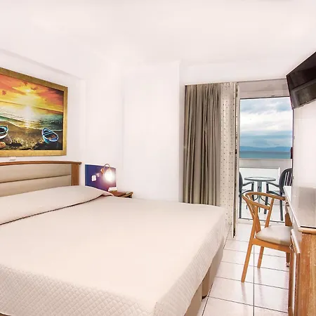 Kosta Palace מלון 4*